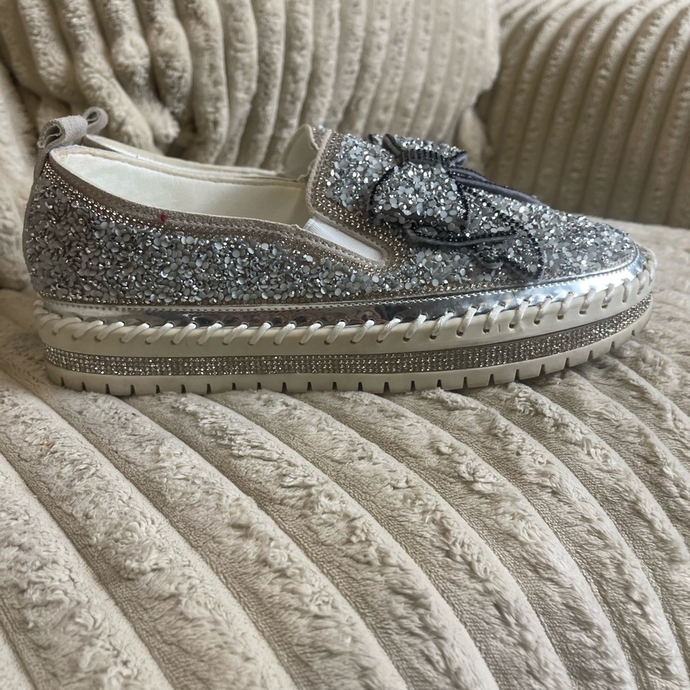 Sparkling Women's Silver Sneakers with Bow Glitter, Rhinestone Womrn's Size 9.5 - Picture 3 of 7